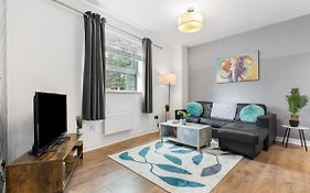 Spacious 1 Bedroom Apartment In Central Woking
