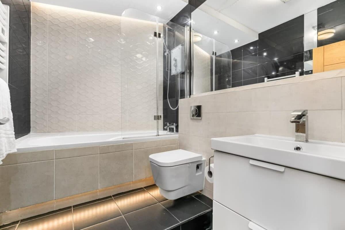 Spacious 1 Bedroom Apartment In Central Woking Exterior photo