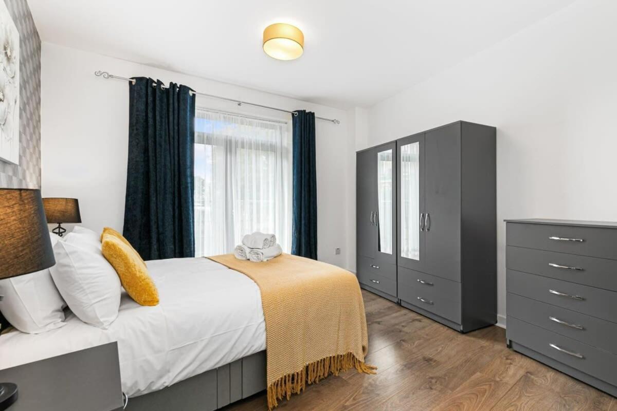 Spacious 1 Bedroom Apartment In Central Woking Exterior photo